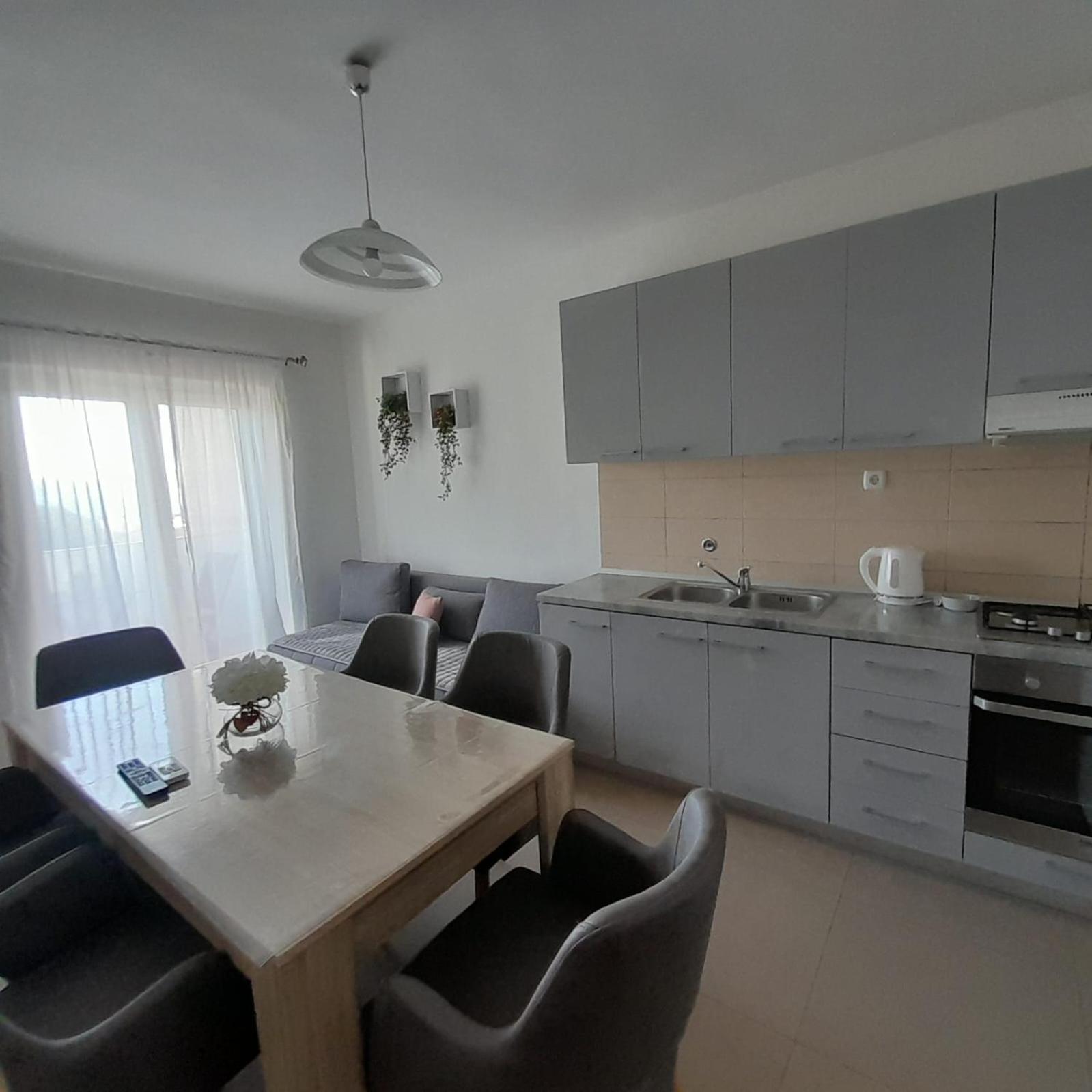 Apartments Monika 오미스 외부 사진