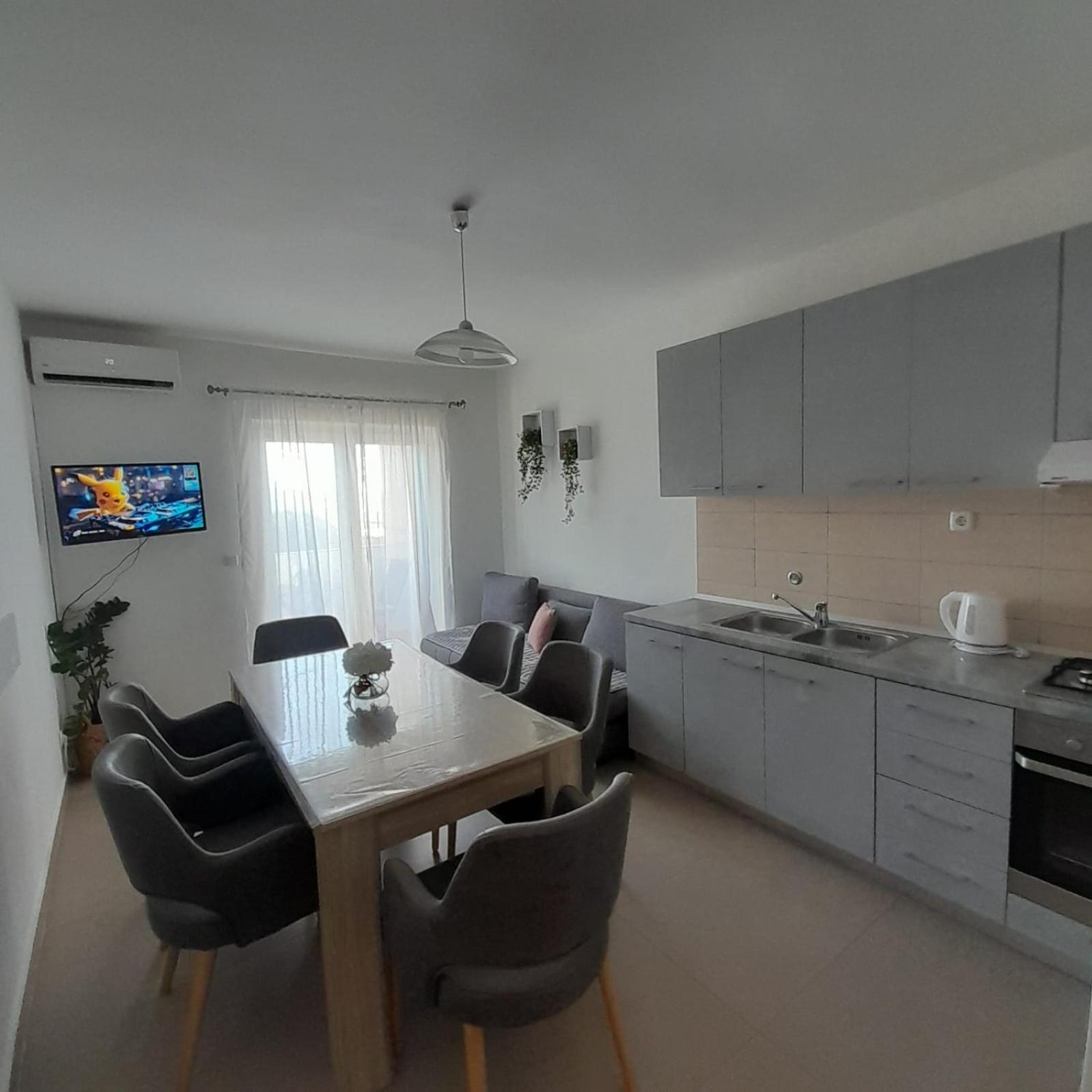 Apartments Monika 오미스 외부 사진